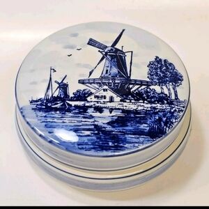 1998 Delfts Holland Hand Painted DUTCH WINDMILL Round Circle Trinket Powder Box